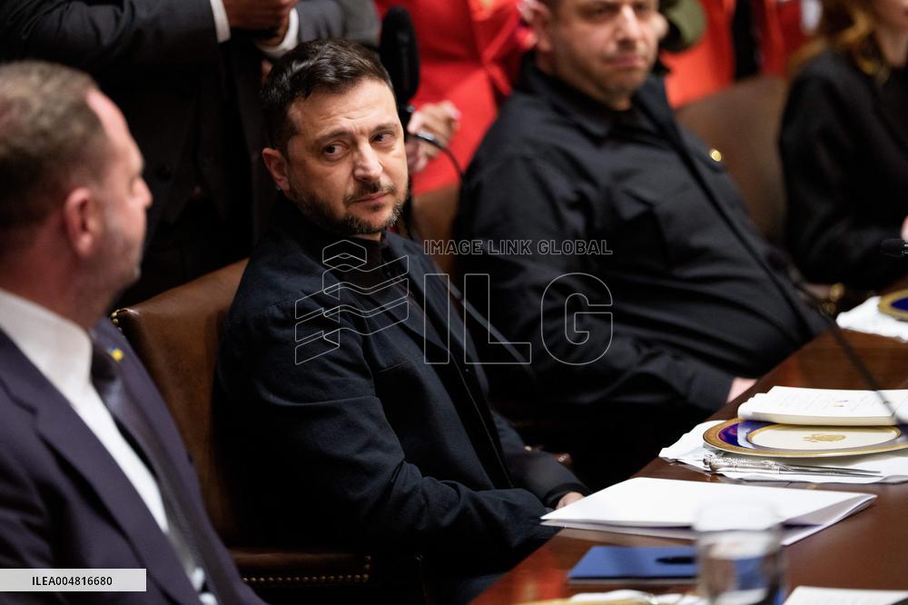 DC: President Trump hosts Bilateral Lunch with the President of Ukraine