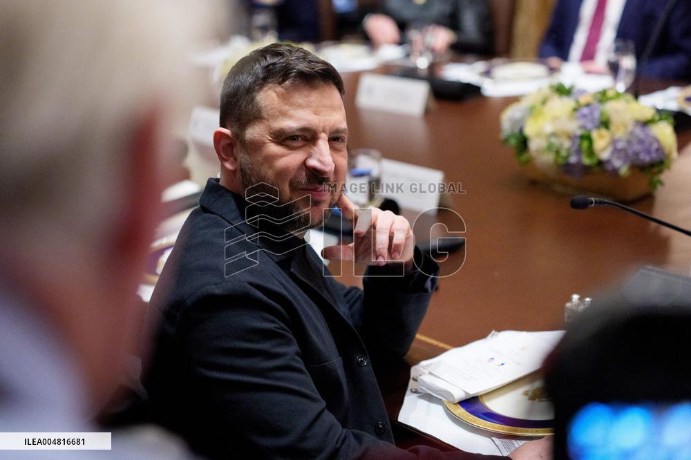 DC: President Trump hosts Bilateral Lunch with the President of Ukraine