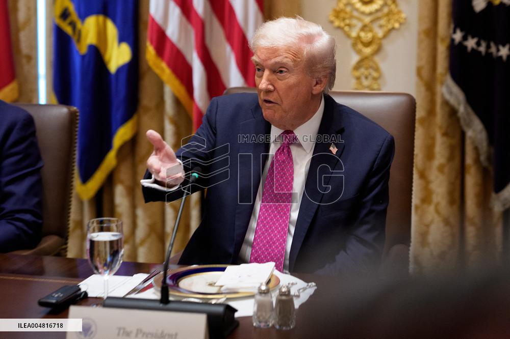 DC: President Trump hosts Bilateral Lunch with the President of Ukraine