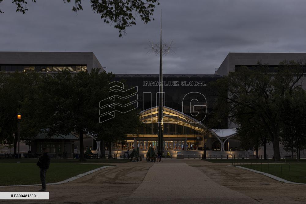 Illustration - US Government Shutdown - Day 18 - DC