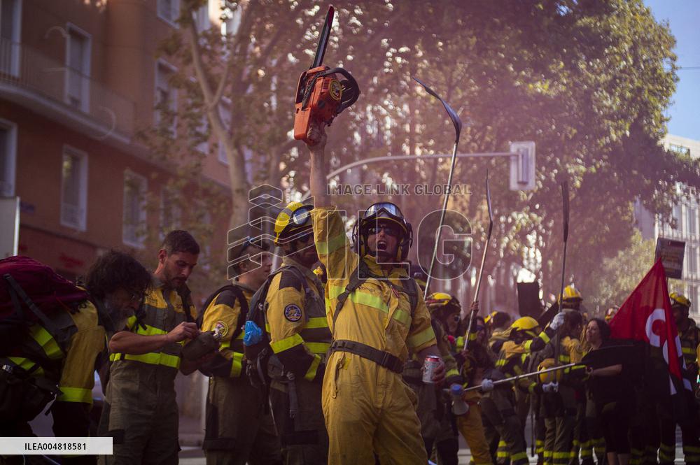 Demonstration of Forest Firefighters - Madrid