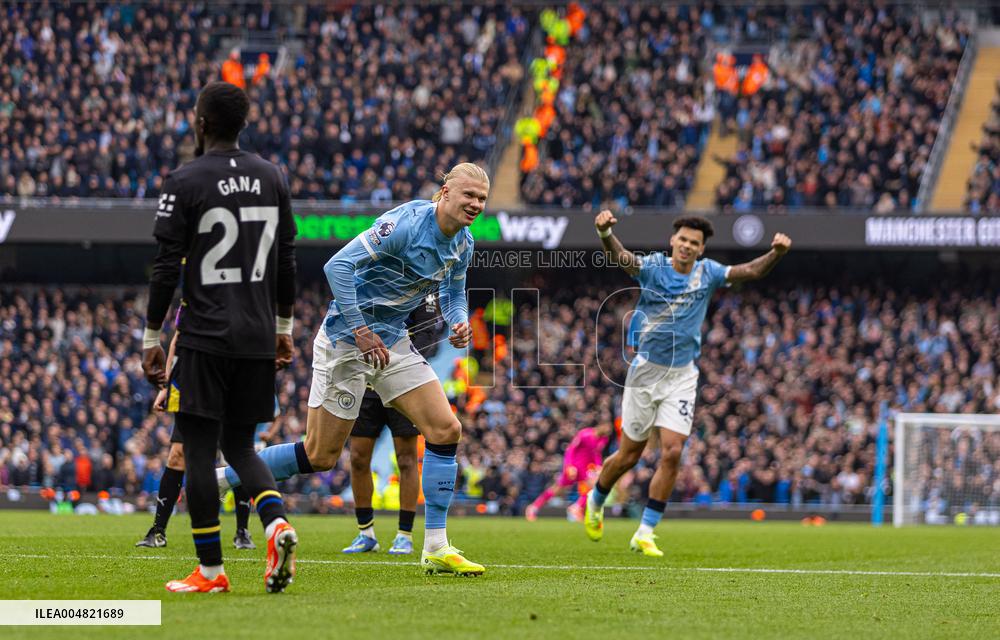 Premier League - Manchester City v Everton