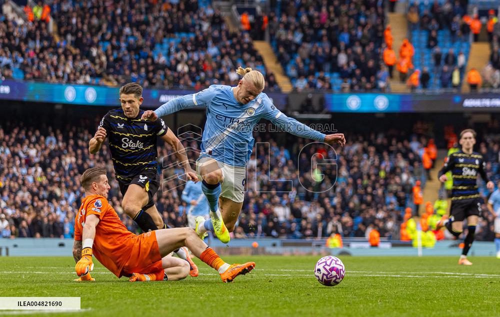 Premier League - Manchester City v Everton
