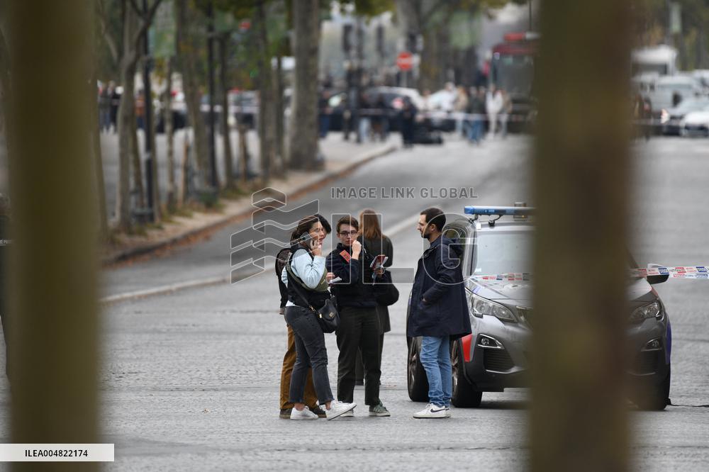 Robbery at the Louvre Museum - Paris