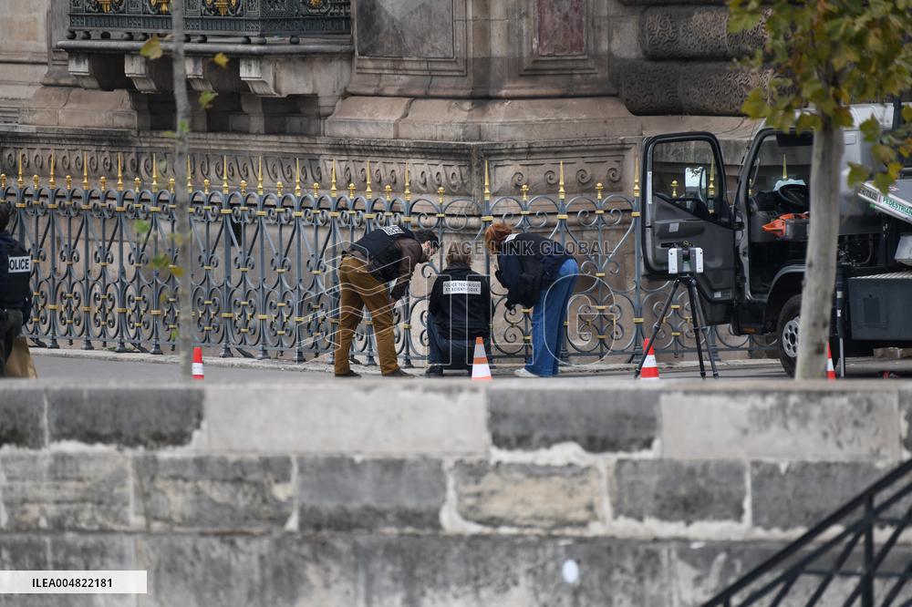 Robbery at the Louvre Museum - Paris