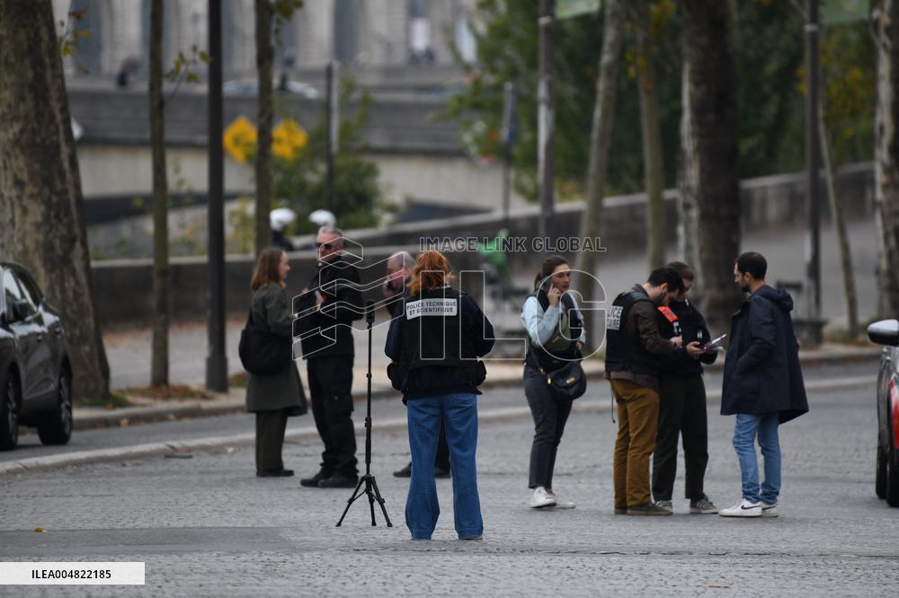 Robbery at the Louvre Museum - Paris
