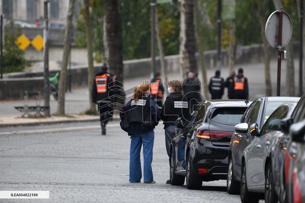 Robbery at the Louvre Museum - Paris