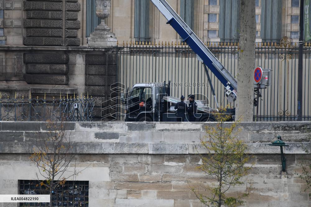 Robbery at the Louvre Museum - Paris
