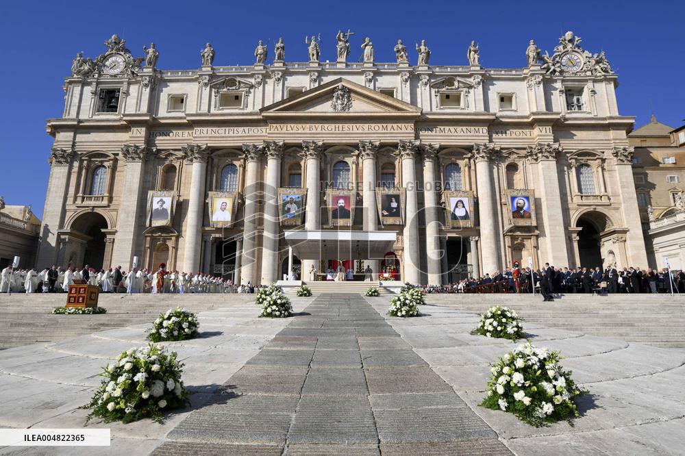 Pope Leo XIV Leads Mass For The Canonization Of 7 New Saints - Vatican