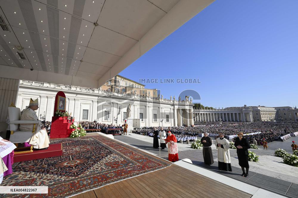 Pope Leo XIV Leads Mass For The Canonization Of 7 New Saints - Vatican