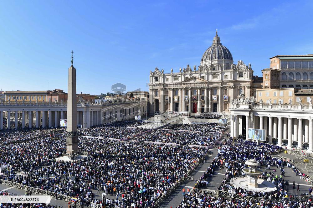 Pope Leo XIV Leads Mass For The Canonization Of 7 New Saints - Vatican