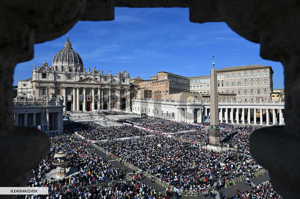 Pope Leo XIV Leads Mass For The Canonization Of 7 New Saints - Vatican