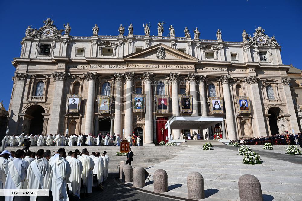 Pope Leo XIV Leads Mass For The Canonization Of 7 New Saints - Vatican