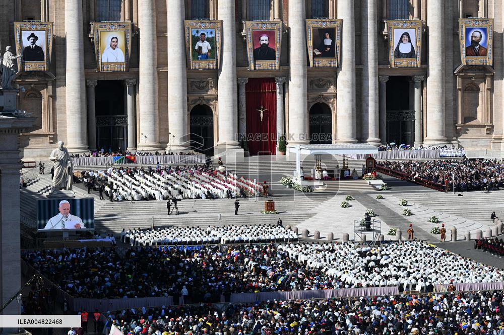 Pope Leo XIV Leads Mass For The Canonization Of 7 New Saints - Vatican