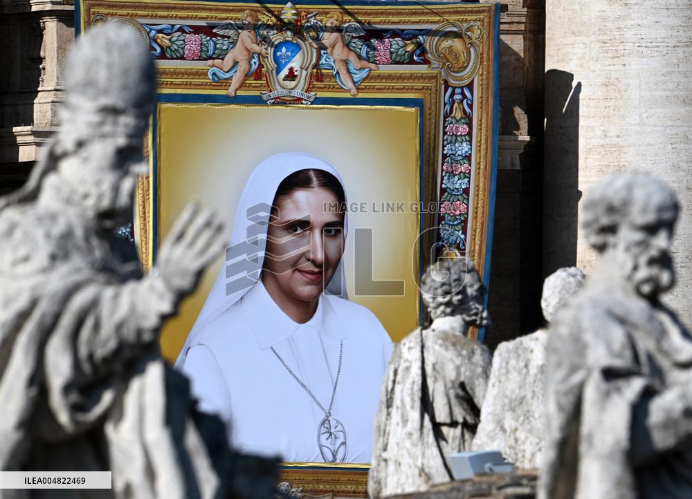 Pope Leo XIV Leads Mass For The Canonization Of 7 New Saints - Vatican
