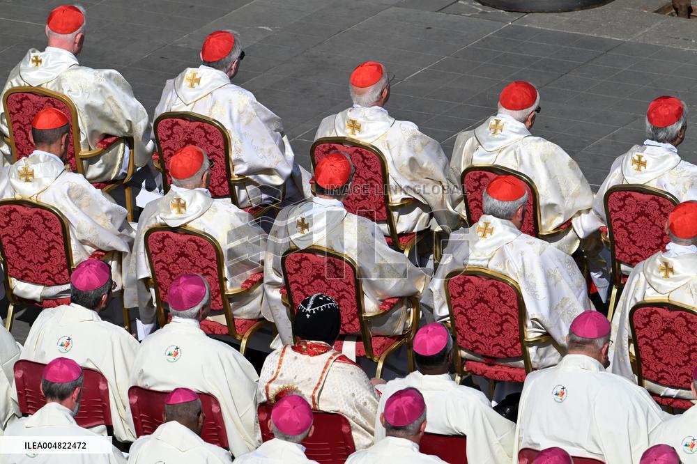 Pope Leo XIV Leads Mass For The Canonization Of 7 New Saints - Vatican