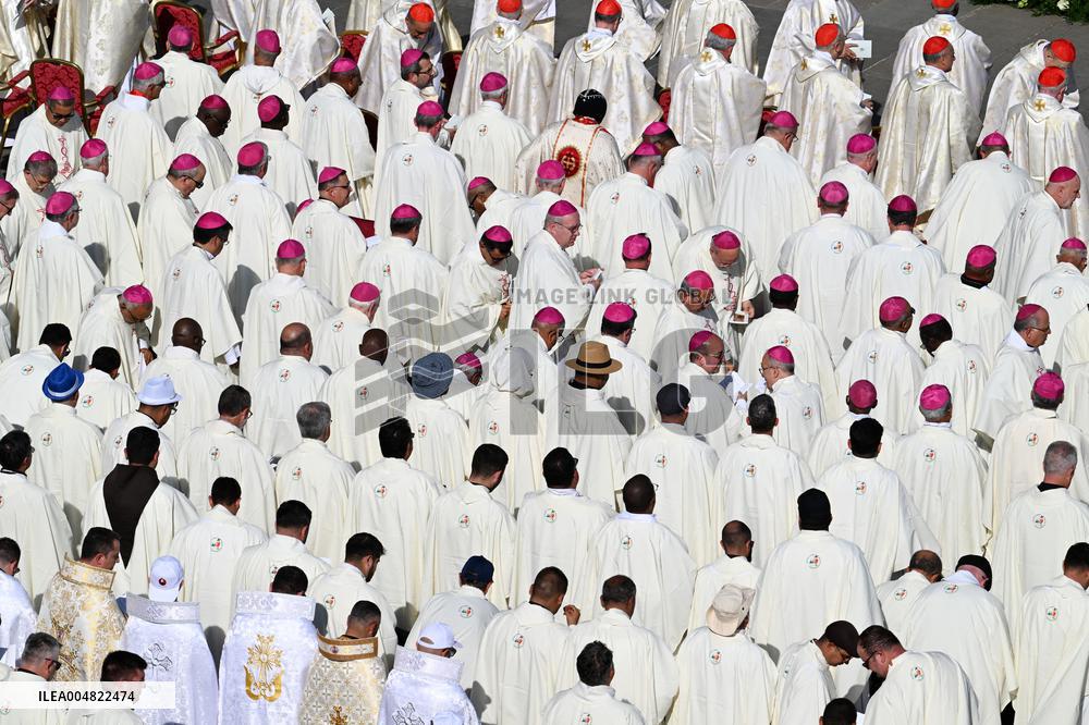 Pope Leo XIV Leads Mass For The Canonization Of 7 New Saints - Vatican