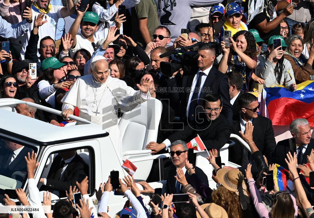 Pope Leo XIV Leads Mass For The Canonization Of 7 New Saints - Vatican