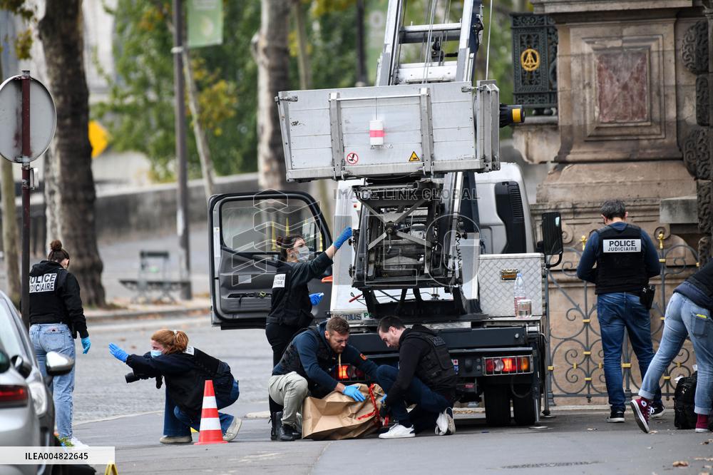 Robbery at the Louvre Museum - Paris