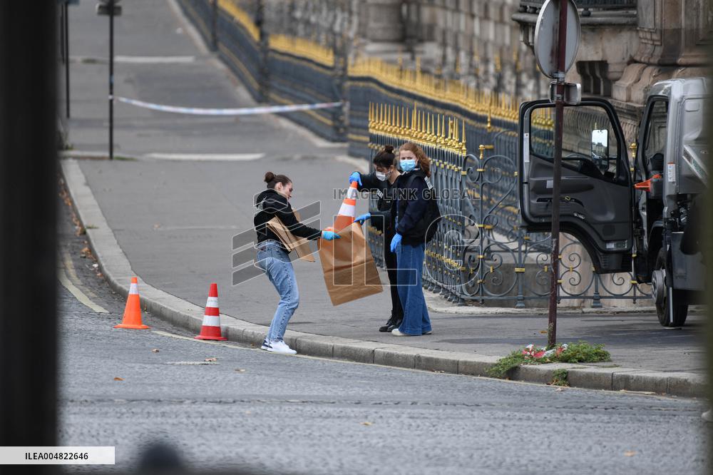 Robbery at the Louvre Museum - Paris