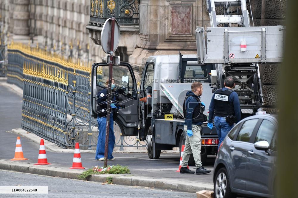 Robbery at the Louvre Museum - Paris