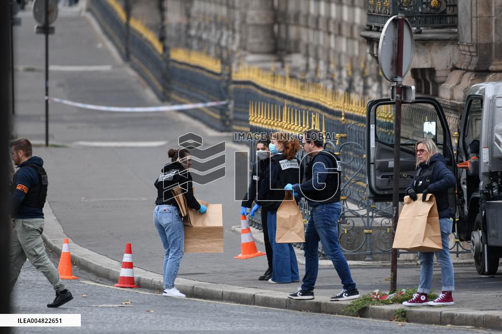 Robbery at the Louvre Museum - Paris