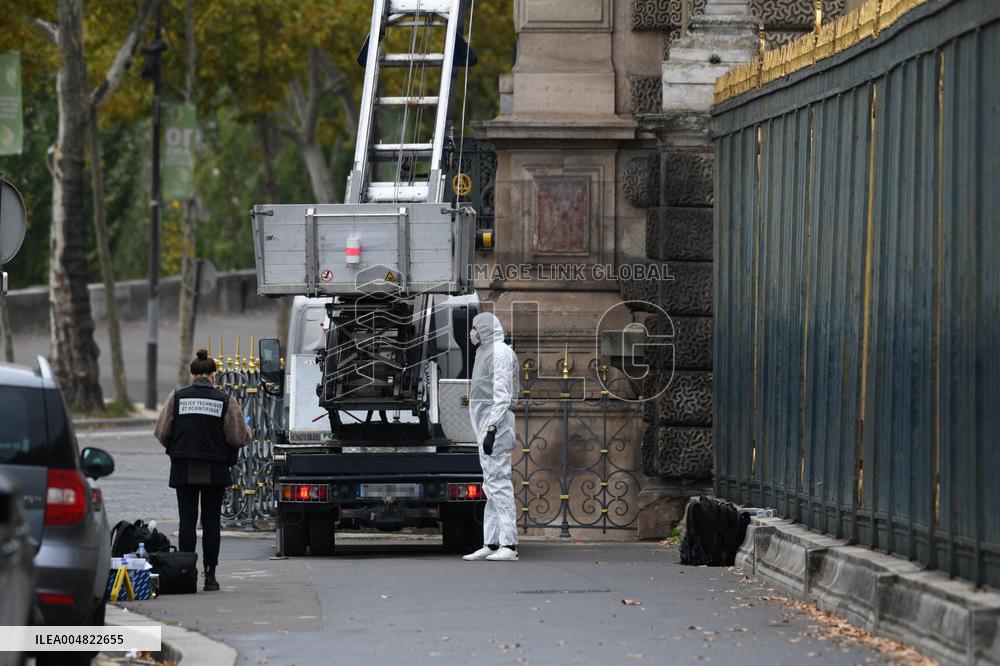 Robbery at the Louvre Museum - Paris