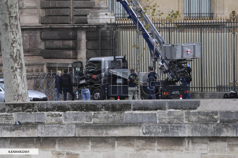 Robbery at the Louvre Museum - Paris