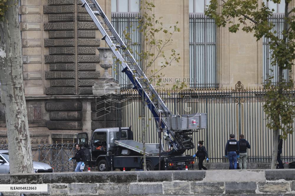 Robbery at the Louvre Museum - Paris