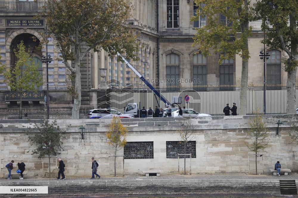 Robbery at the Louvre Museum - Paris