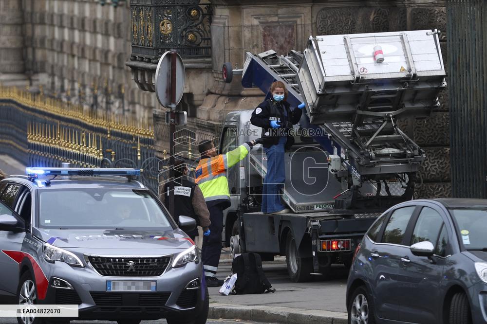 Robbery at the Louvre Museum - Paris