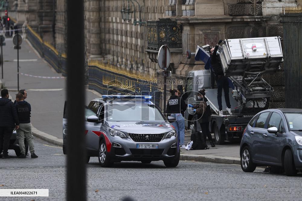 Robbery at the Louvre Museum - Paris
