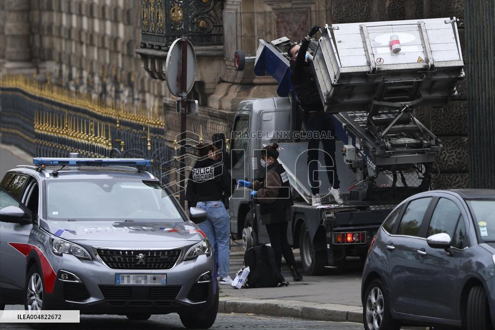 Robbery at the Louvre Museum - Paris