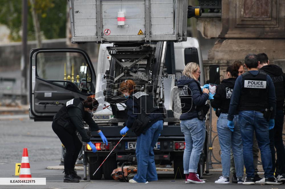 Conviction Pieces of the Robbery at the Louvre Museum - Paris