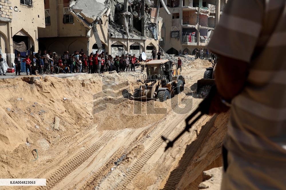 A Bulldozer Is Used In Search Of Bodies Of Israeli Hostages - Gaza