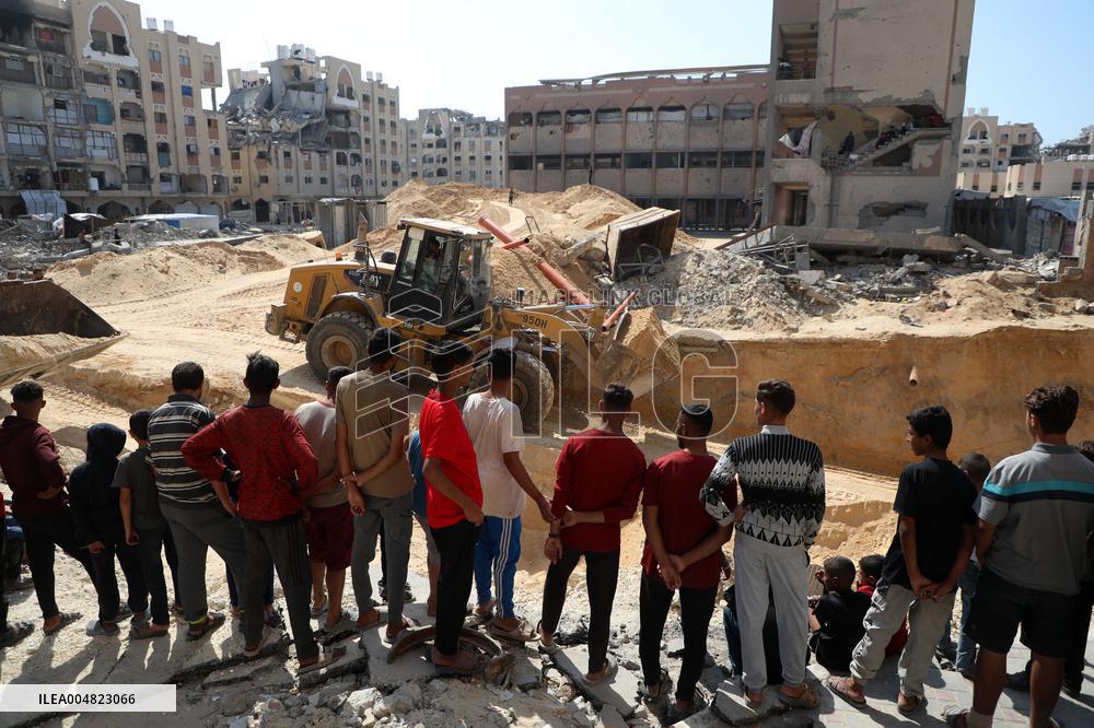 A Bulldozer Is Used In Search Of Bodies Of Israeli Hostages - Gaza