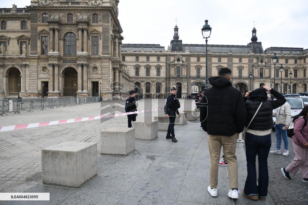 Robbery at the Louvre Museum - Paris