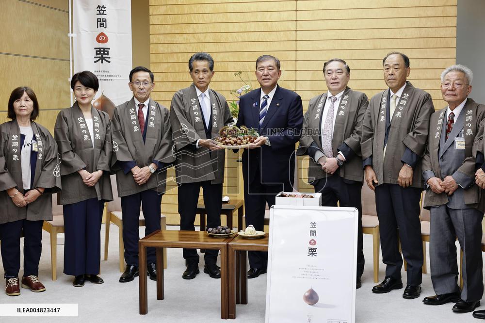 Japan PM Ishiba receives chestnuts