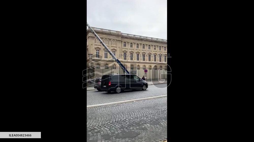 France: Louvre Evacuated After Theft of Priceless Crown Jewels 3