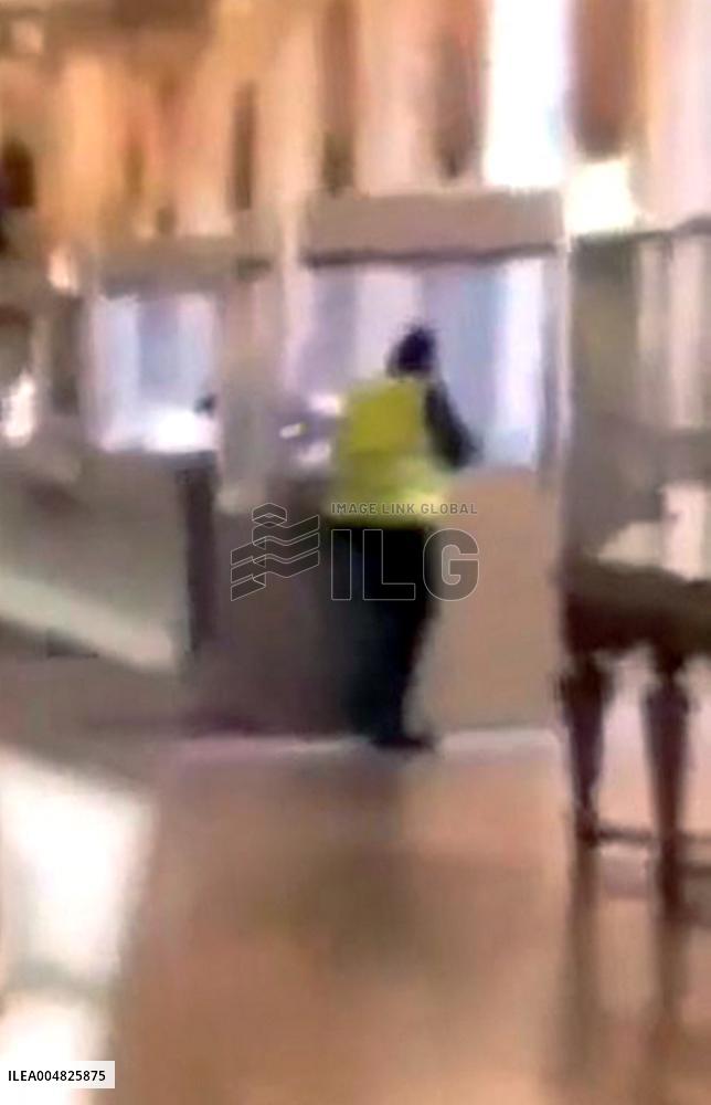 CCTV Images of The Louvre Museum Robbery - Paris