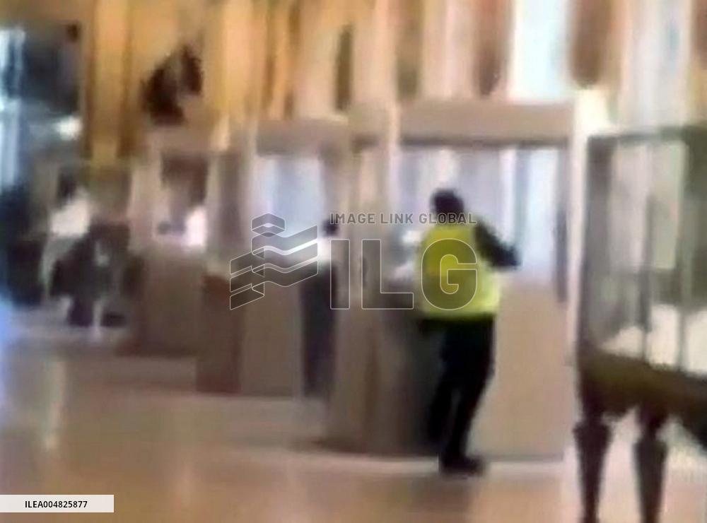 CCTV Images of The Louvre Museum Robbery - Paris