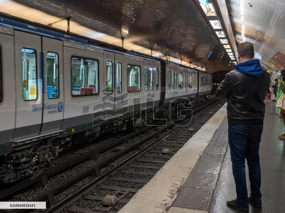 The New Trains on Metro Line 10 - Paris