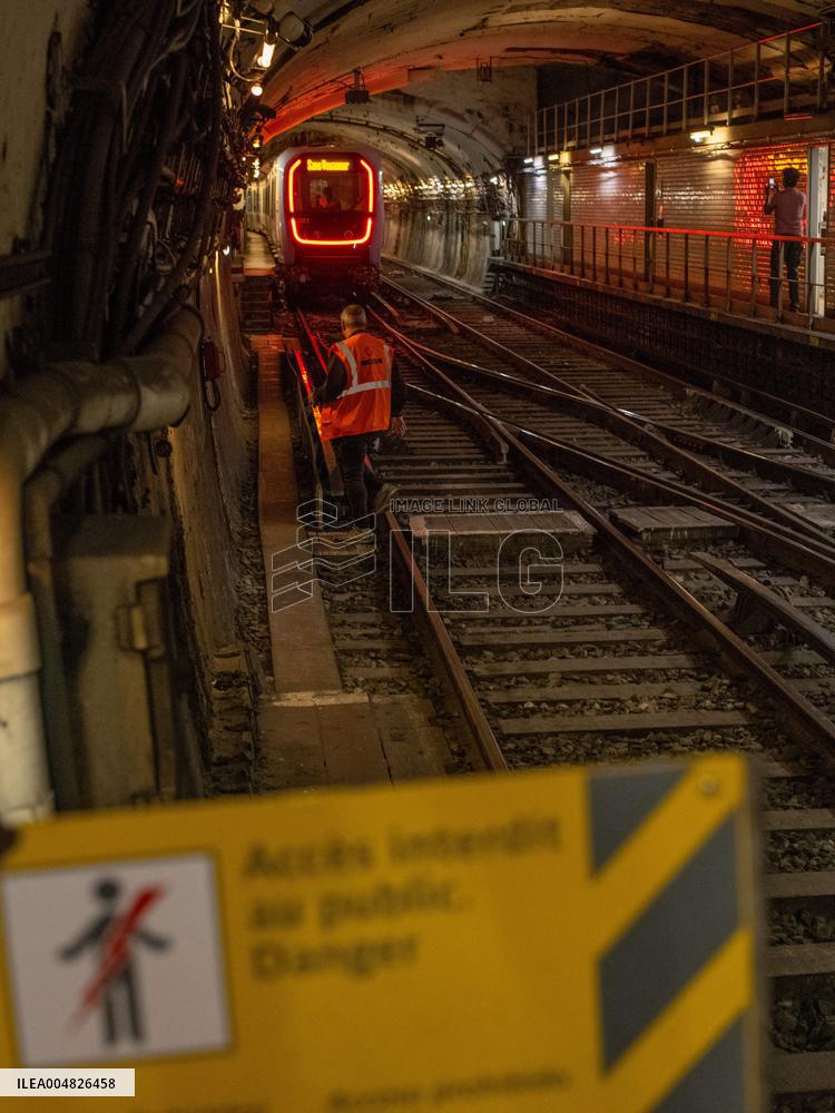 The New Trains on Metro Line 10 - Paris