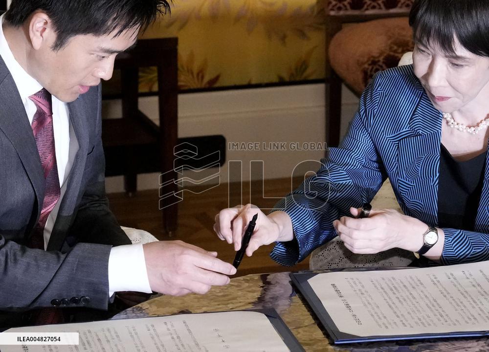 Ruling LDP, JIP sign coalition deal