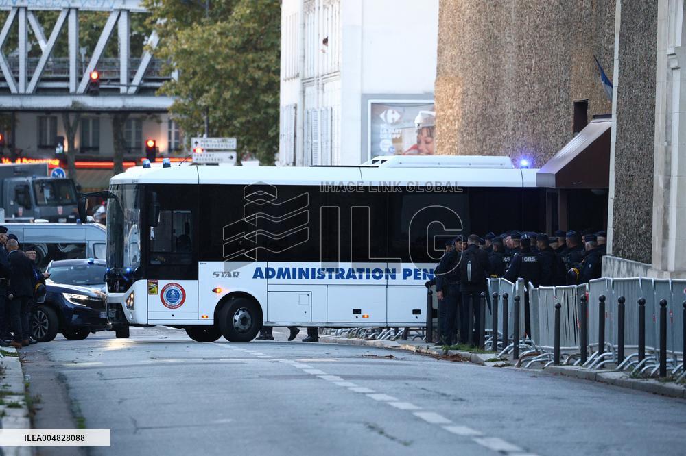 Awaiting Sarkozy s Arrival at La Sante Prison - Paris