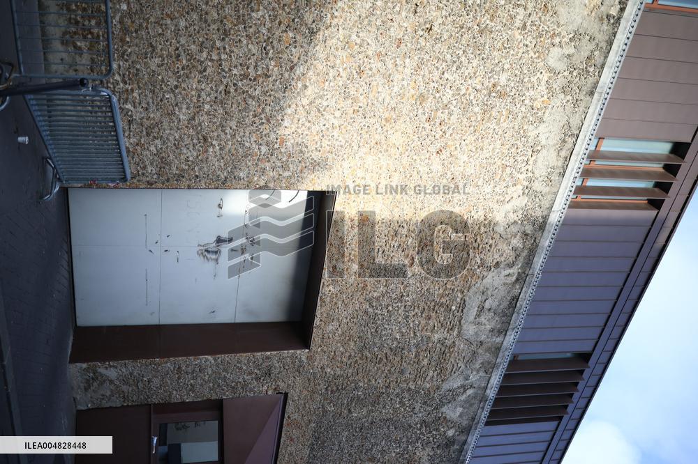 Illustration - La Sante Prison Exterior - Paris