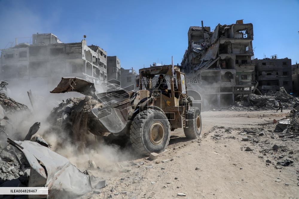 Debris Removal Operations Underway - Gaza City