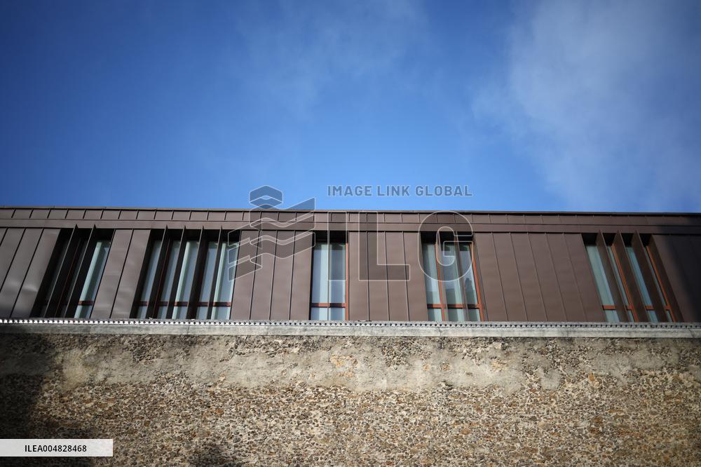 Illustration - La Sante Prison Exterior - Paris