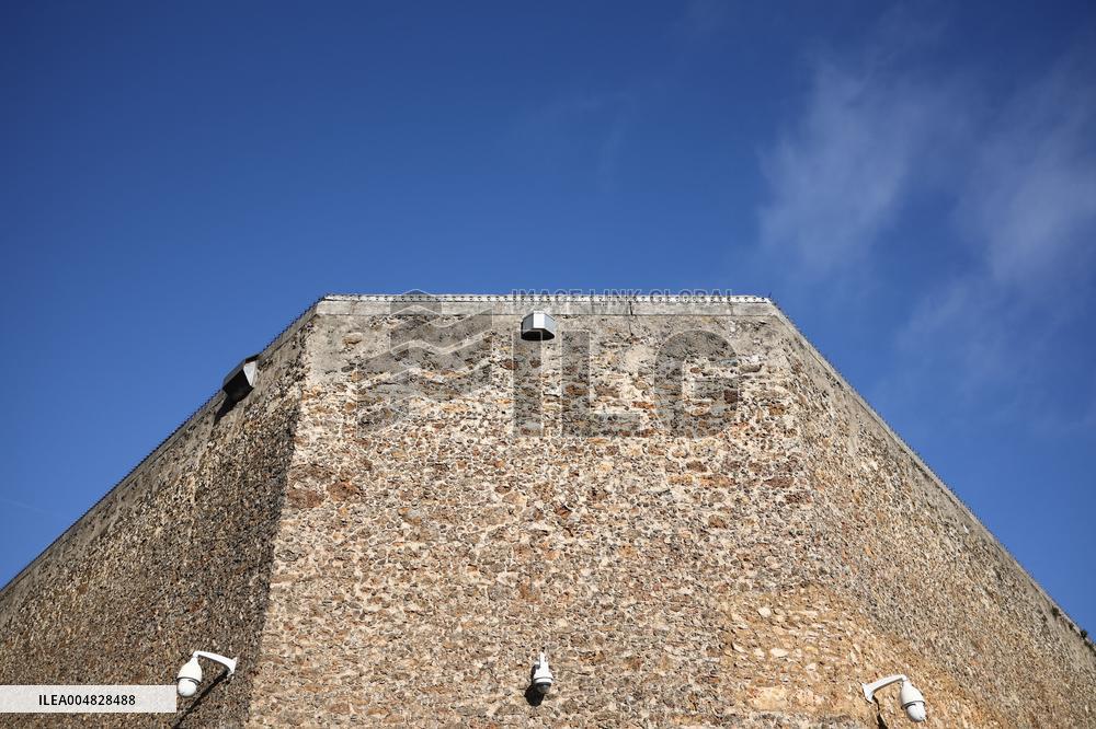 Illustration - La Sante Prison Exterior - Paris