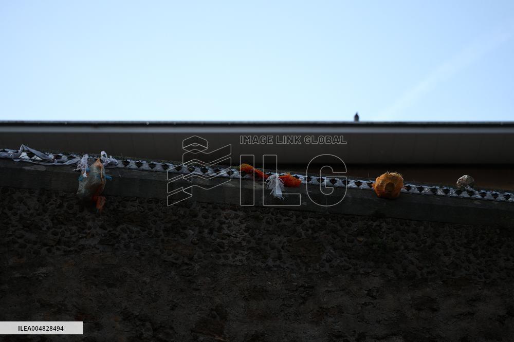 Illustration - La Sante Prison Exterior - Paris